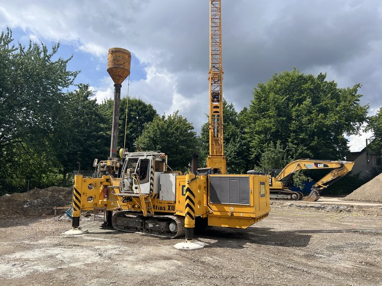 An atlas pile drilling rig being used in specialist civil engineering work on a construction site in Dinslaken during foundation works for civil engineering and building construction projects.