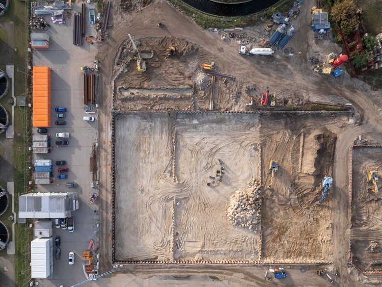 Picture shows the excavation pit from above.
