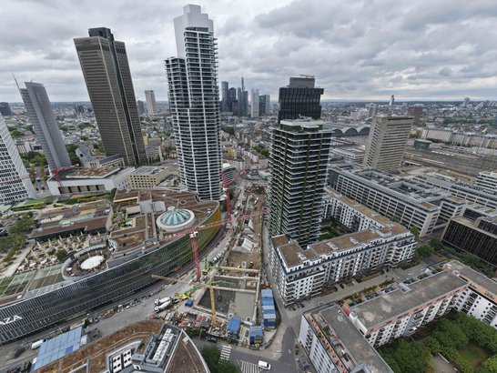 Aerial view of the construction site for the U5 light rail extension, situated amongst high-rise buildings in Frankfurt’s Europaviertel district.