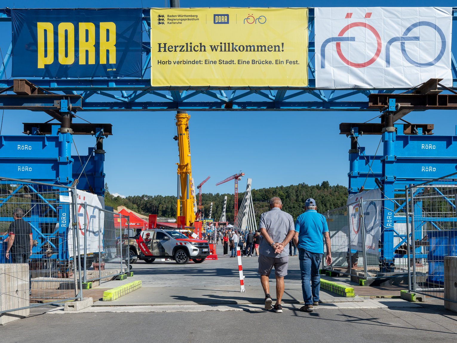 During the bridge festival, visitors enter the Horb High Bridge construction site through a festively decorated entrance arch.