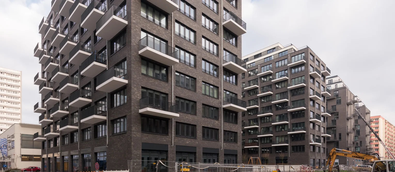 Alexanderplatz residential neighbourhood, Berlin Photo: Residential neighbourhood Alexanderplatz Berlin: perspective view of several parts of the building with dark façade and white balconies